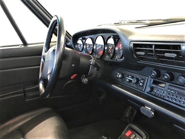 Spacer to bring the OEM steering wheel closer for Porsche 993